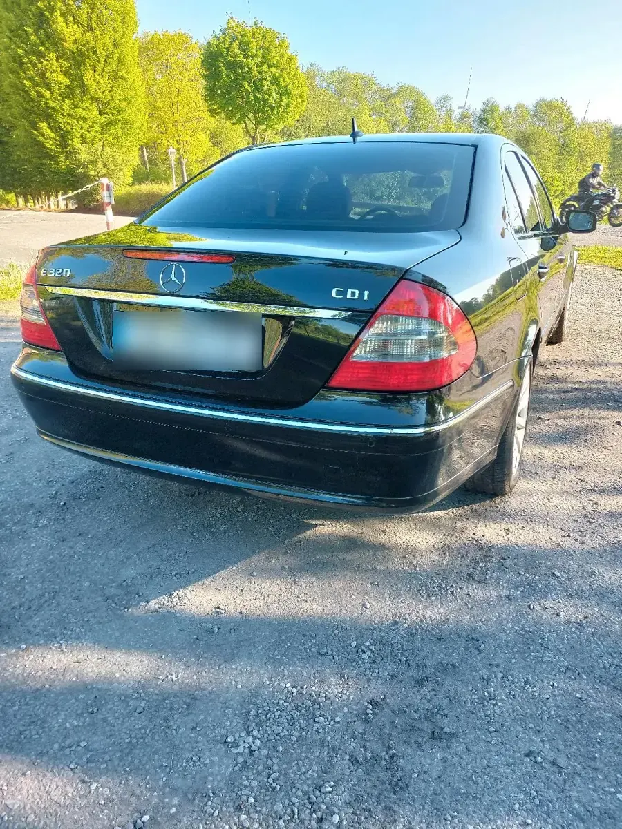 Gebraucht Mercedes E320 Elegance 224 PS (164 kW) 2006 Schwarz Limousine