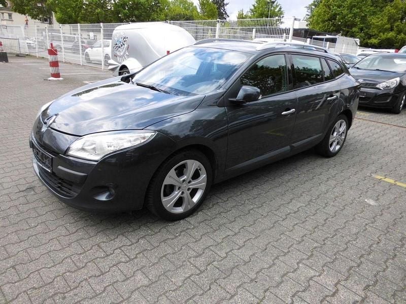 Gebraucht Renault Mégane III Dynamique 131 PS (96 kW) 2010 Grau Limousine