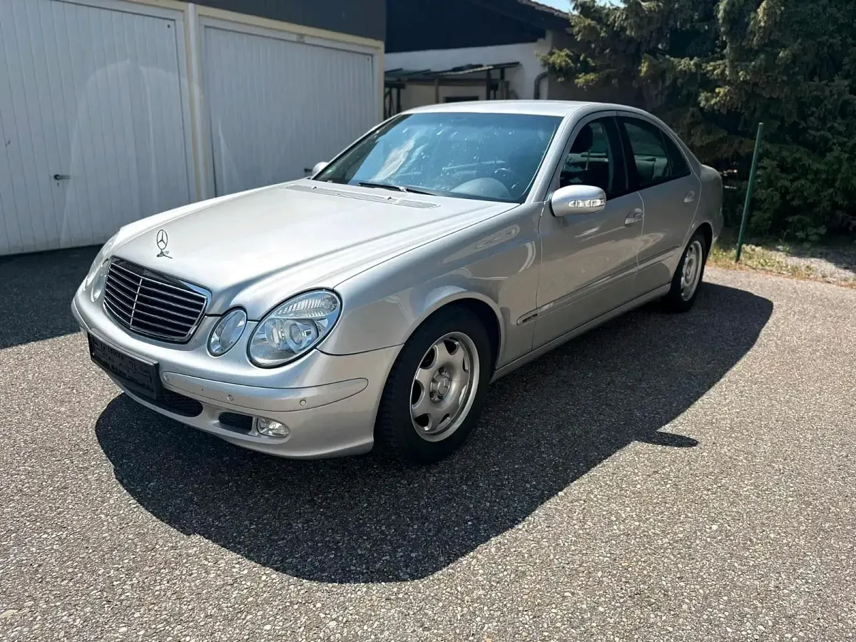 Gebraucht Mercedes E220 150 PS (110 kW) 2004 Silber Limousine