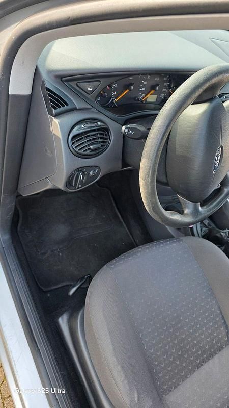 Gebraucht Ford Focus 54 PS (39 kW) 2003 Grau Kombi
