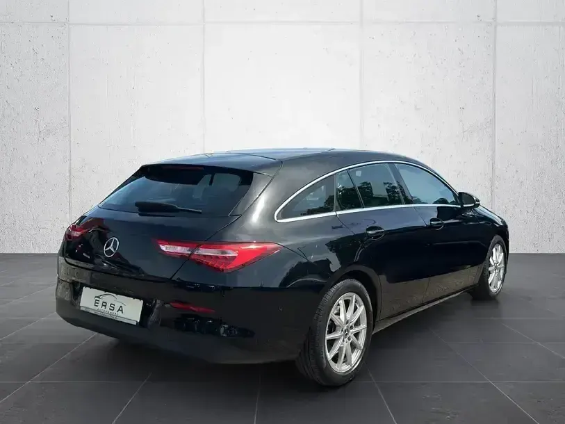 Gebraucht Mercedes CLA200 Shooting Brake 150 PS (110 kW) 2020 Schwarz Kombi