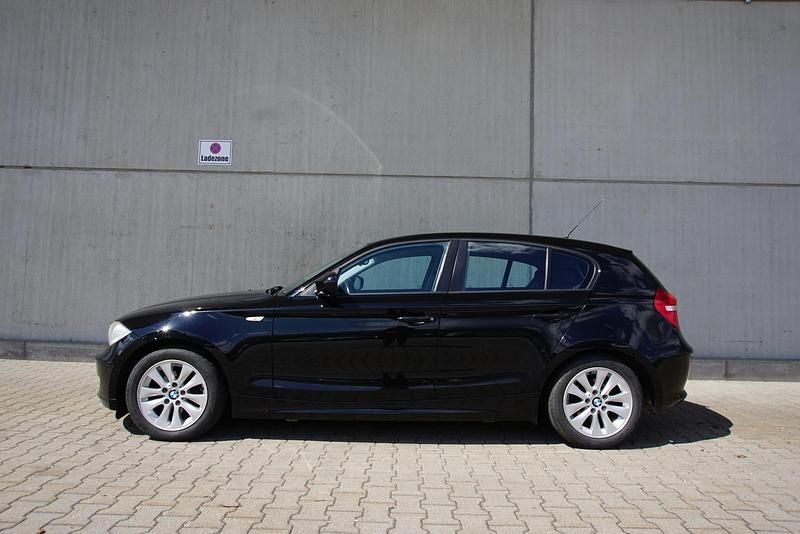 Gebraucht BMW 118 143 PS (105 kW) 2011 Schwarz ii Kleinwagen