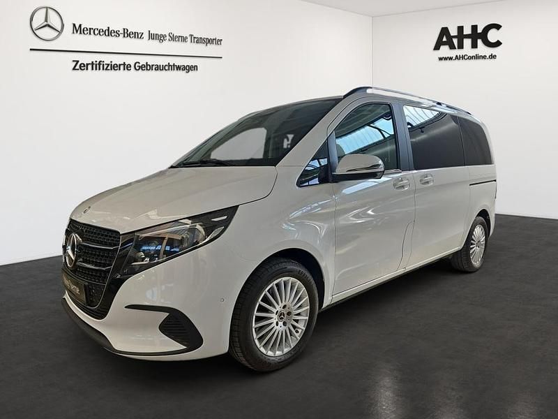 Weiß Gebraucht 2024 Mercedes V220 Style Van / Kleinbus | 57.953 € (Teuer) - Bild 1/4