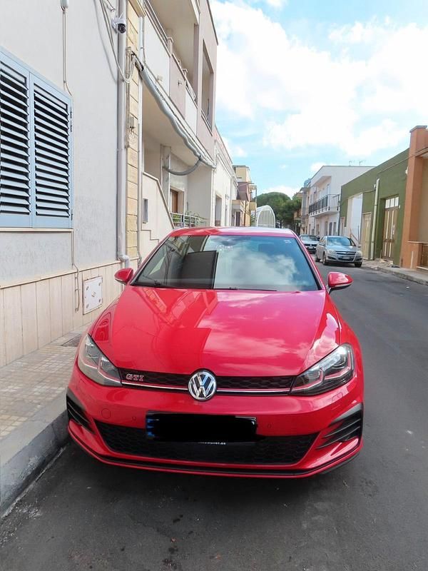 Rot Gebraucht 2019 VW Golf VII GTI Limousine | 25.000 € - Bild 1/4