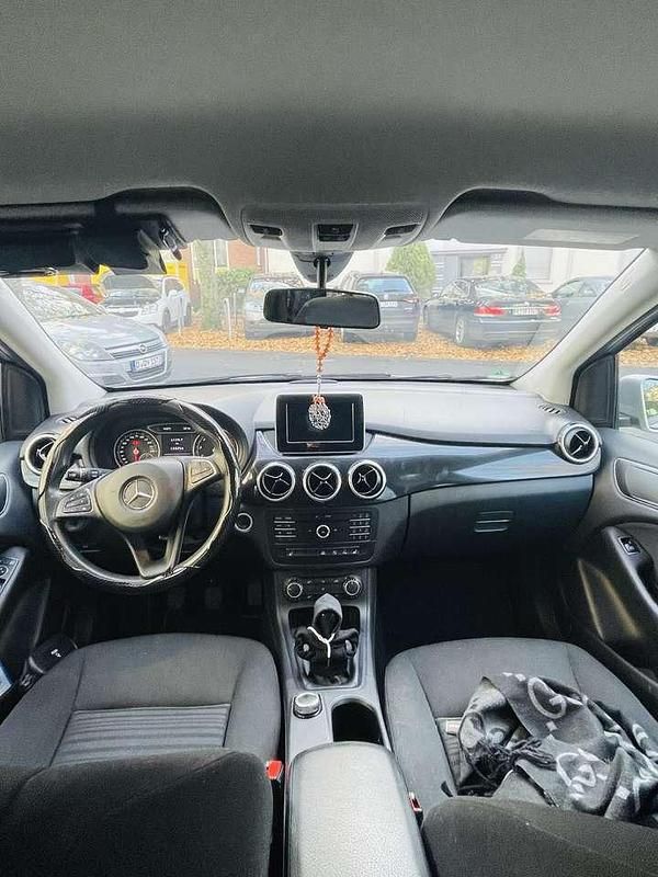 Gebraucht Mercedes B180 122 PS (89 kW) 2016 Van / Kleinbus