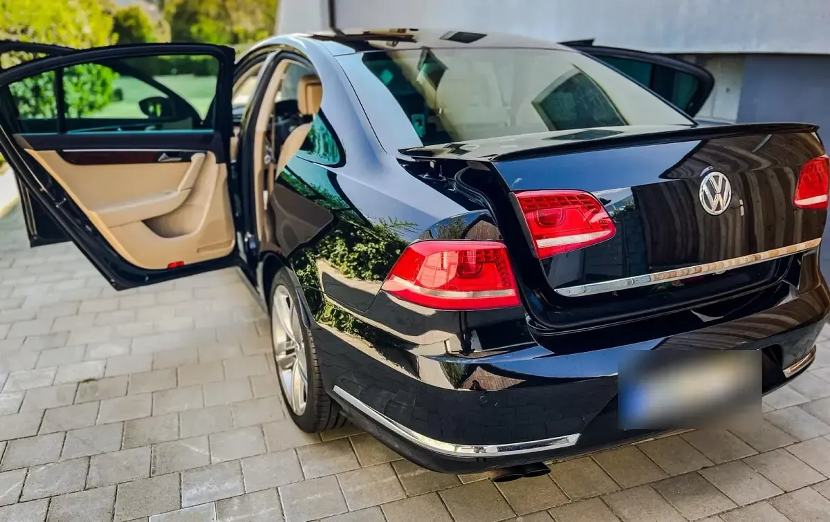 Gebraucht VW Passat R-line 160 PS (117 kW) 2012 Schwarz Limousine