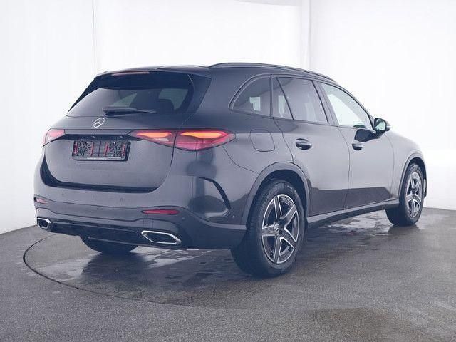 Grau Gebraucht 2024 Mercedes GLC200 Advanced Plus SUV | 52.990 € (Fairer Preis) - Bild 1/4