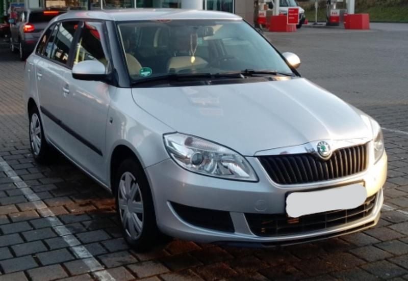 Grau Gebraucht 2012 Skoda Fabia Kombi | 4.200 € (Fairer Preis) - Bild 1/4