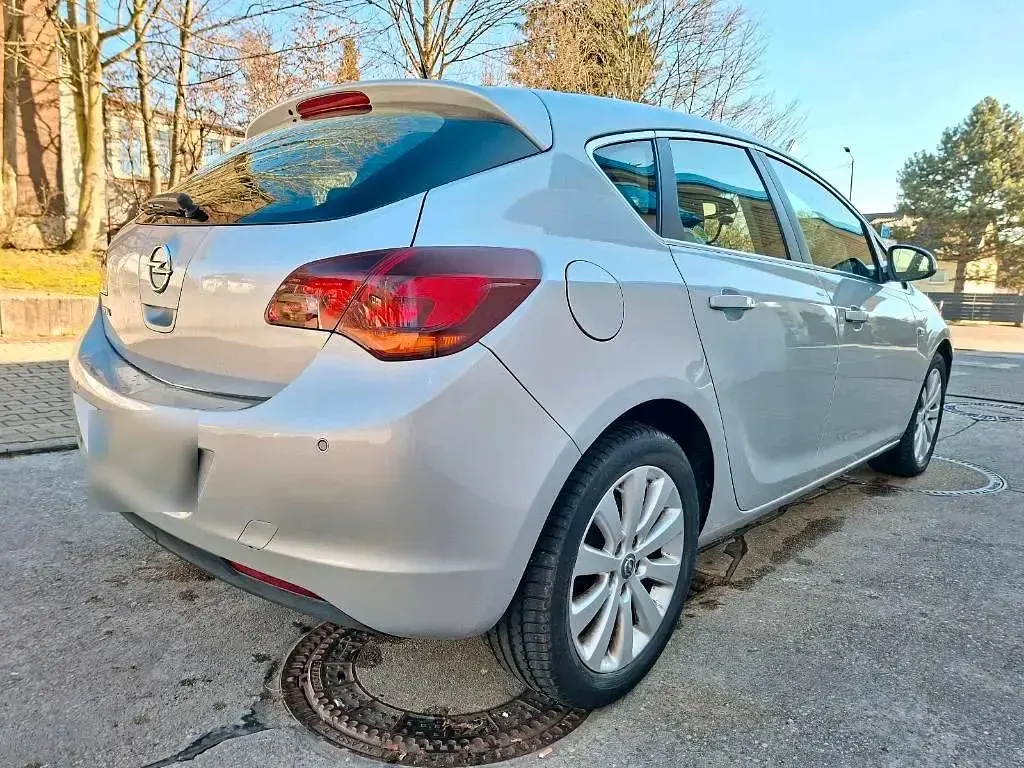 Gebraucht Opel Astra 179 PS (131 kW) 2010 Grau Kleinwagen