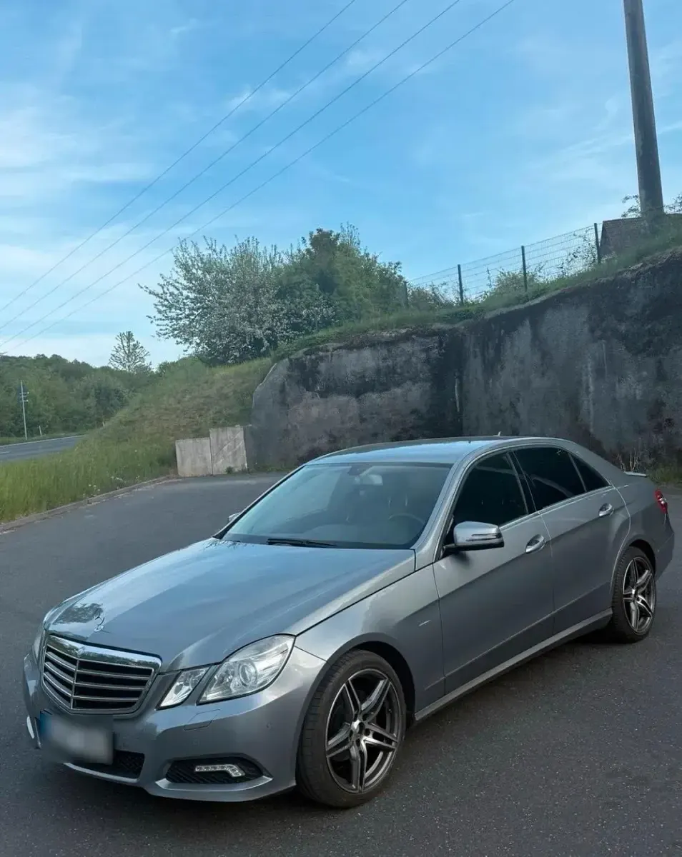 Gebraucht Mercedes E200 170 PS (125 kW) 2010 Silber Limousine