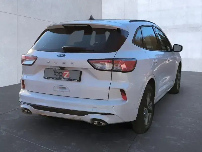 Usado Ford Kuga ST-Line 150 HP (110 kW) 2023 Branco SUV