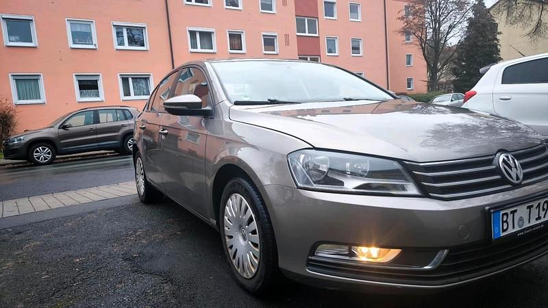 Gebraucht VW Passat 105 PS (77 kW) 2011 Andere farben Limousine