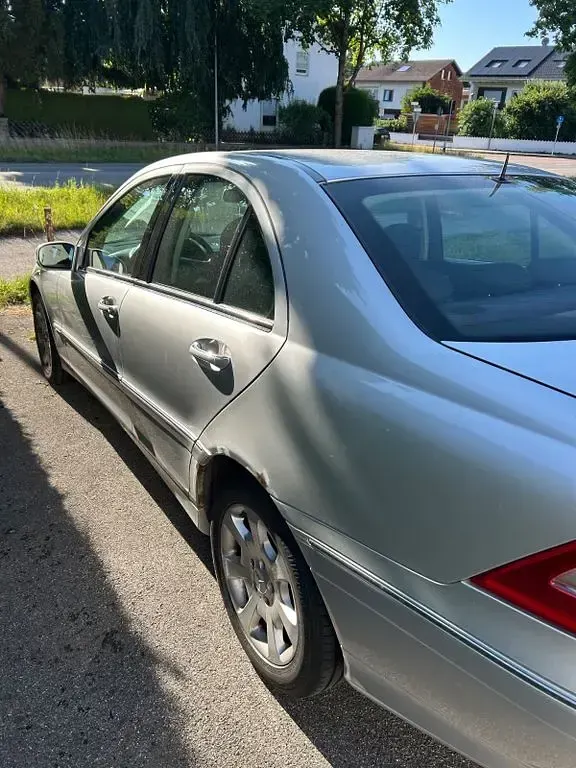Gebraucht Mercedes C220 Classic 150 PS (110 kW) 2006 Silber Limousine