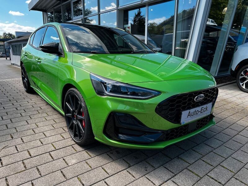 Grün Neu 2025 Ford Focus ST Limousine | 44.390 € (Etwas zu teuer) - Bild 1/4