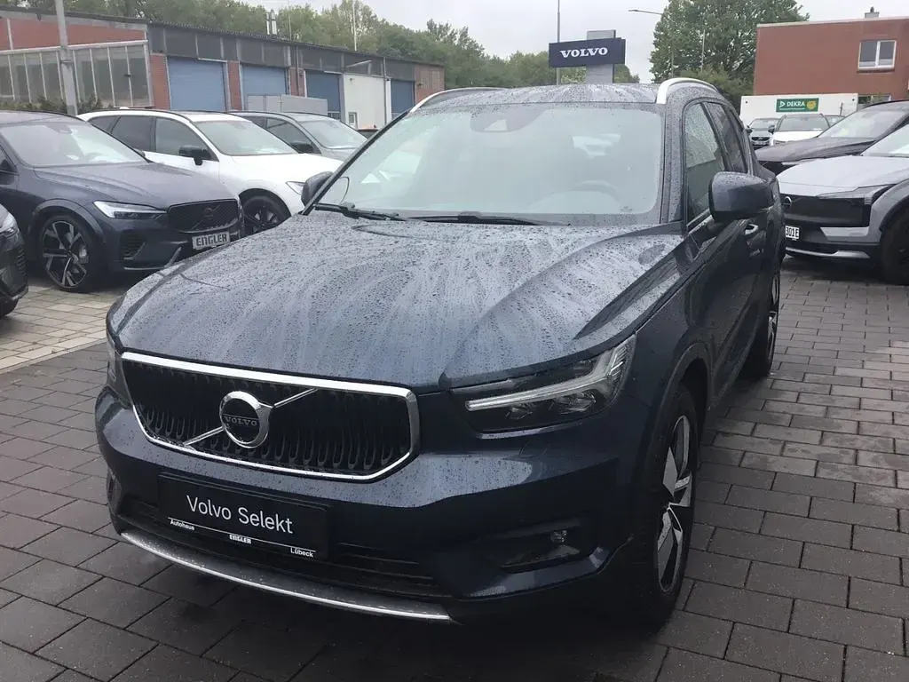 Gebraucht Volvo XC40 Momentum 129 PS (94 kW) 2021 Blau SUV