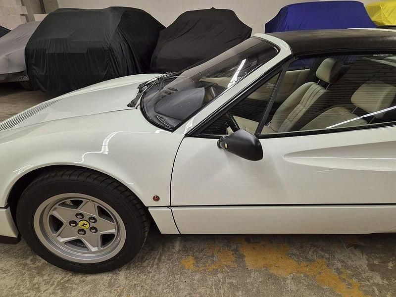 Gebraucht Ferrari 328 254 PS (186 kW) 1987 Weiß Coupé