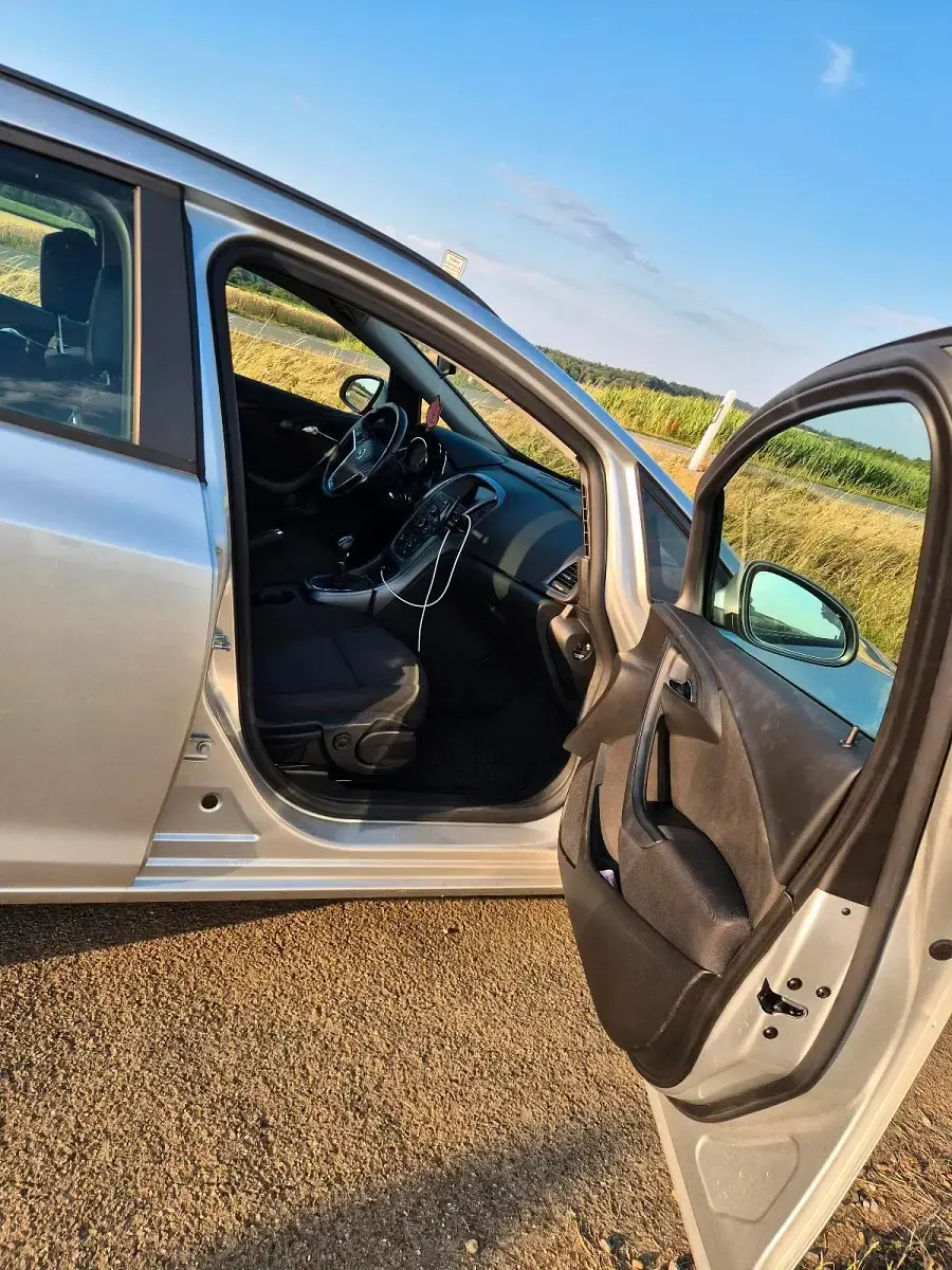 Gebraucht Opel Astra 110 PS (80 kW) 2015 Grau Kombi