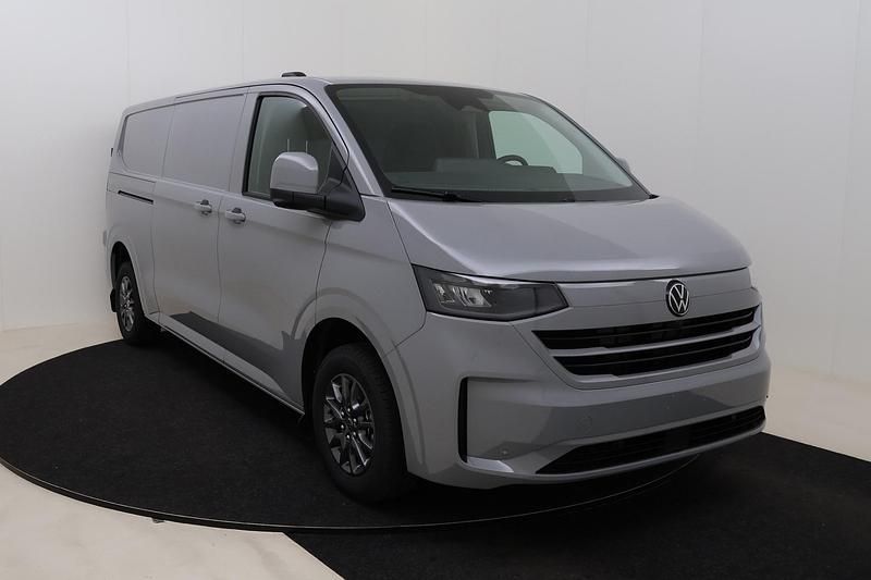 Neu VW Transporter 150 PS (110 kW) 2026 Stone grey Van