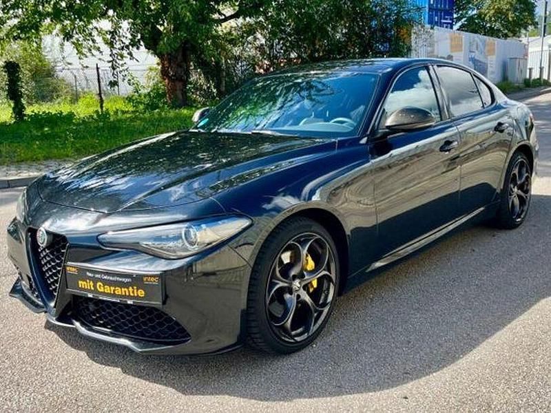 Schwarz Gebraucht 2019 Alfa Romeo Giulia Ti Limousine | 20.990 € - Bild 1/4