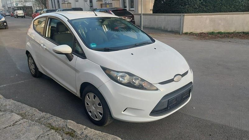 Gebraucht Ford Fiesta 97 PS (71 kW) 2009 Weiß Kleinwagen