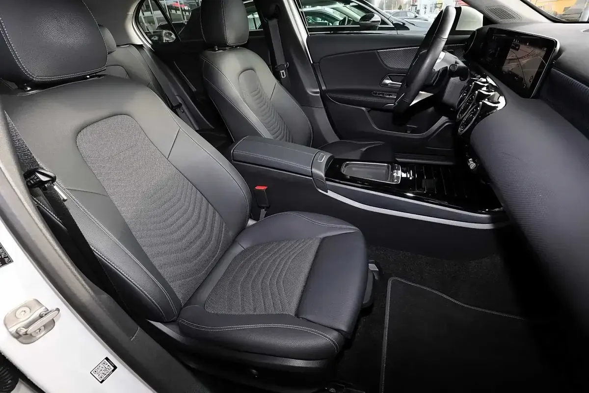 Gebraucht Mercedes A200 Progressive 163 PS (119 kW) 2024 Weiß Limousine