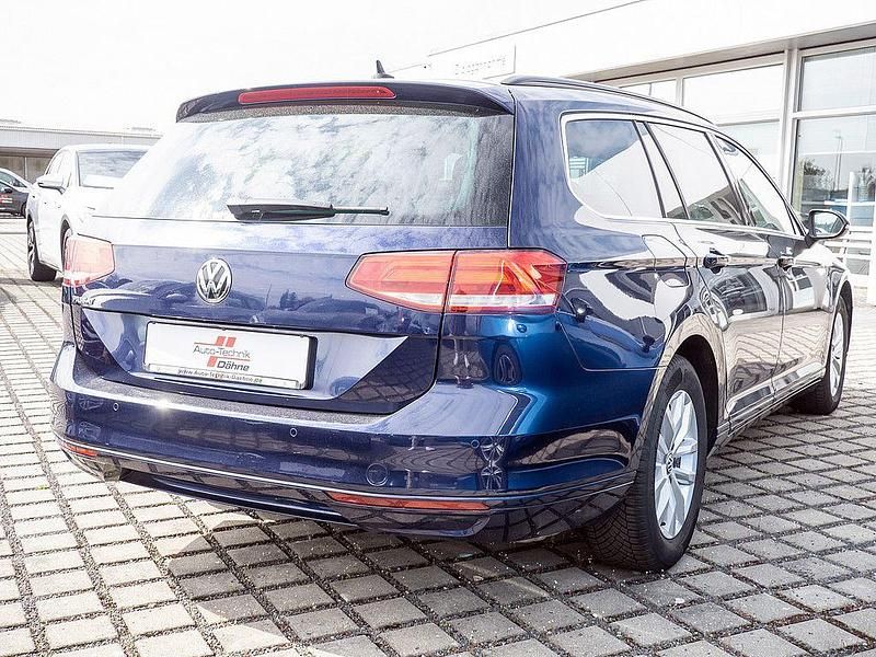 Gebraucht VW Passat Comfortline 150 PS (110 kW) 2017 Blau Kombi