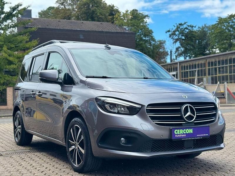 Grau Gebraucht 2024 Mercedes T180 Van / Kleinbus | 26.990 € (Fairer Preis) - Bild 1/4