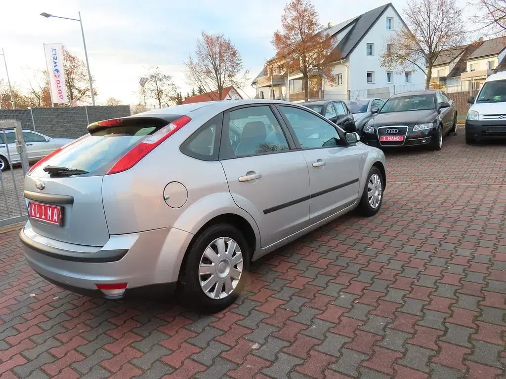 Usata Ford Focus Sport 101 CV (74 kW) 2005 Argento Berlina