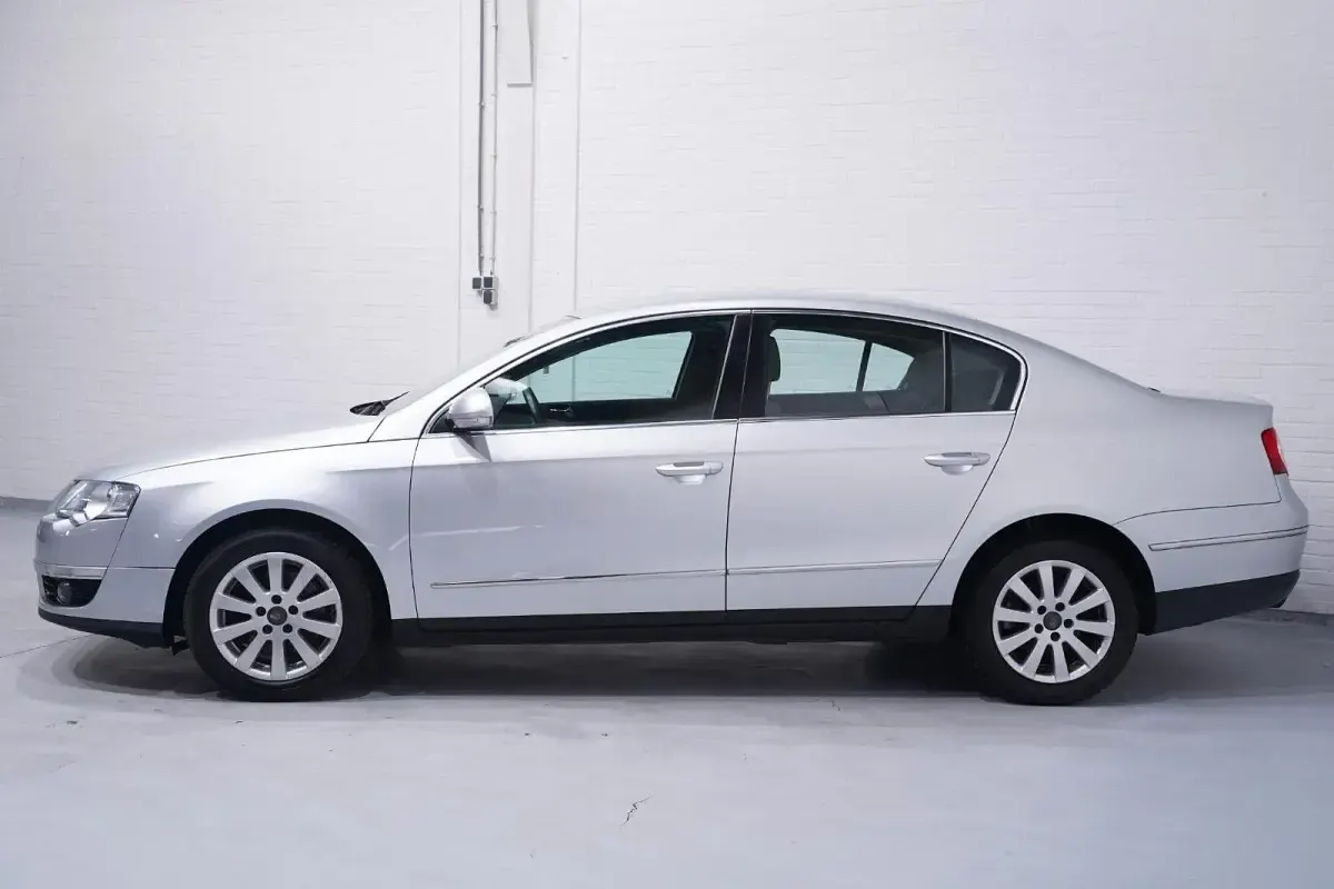 Gebraucht VW Passat 140 PS (102 kW) 2005 Silber Limousine