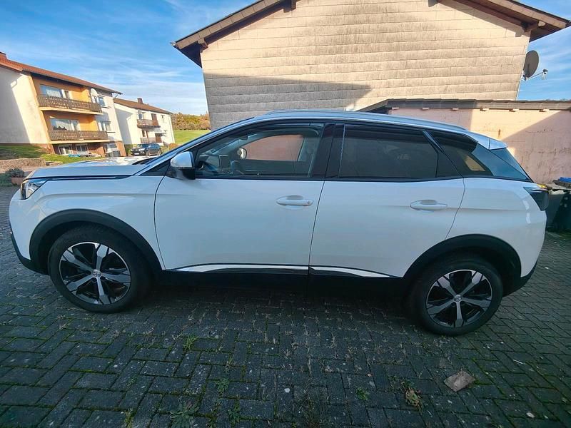 Weiß Gebraucht 2016 Peugeot 3008 Allure SUV | 13.990 € (Fairer Preis) - Bild 1/4