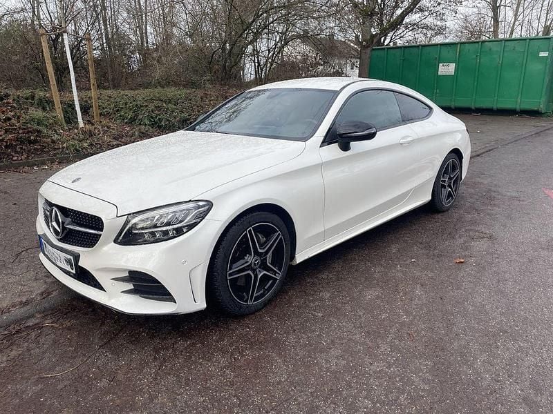 Weiß Gebraucht 2019 Mercedes C200 AMG Coupé | 29.000 € (Fairer Preis) - Bild 1/4