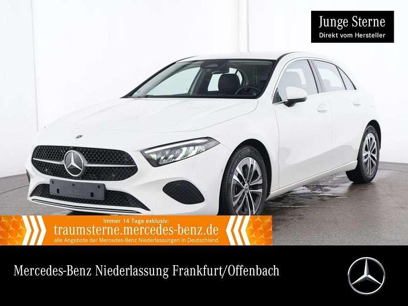 Weiß Gebraucht 2024 Mercedes A180 Advanced Limousine | 26.990 € (Guter Preis) - Bild 1/3