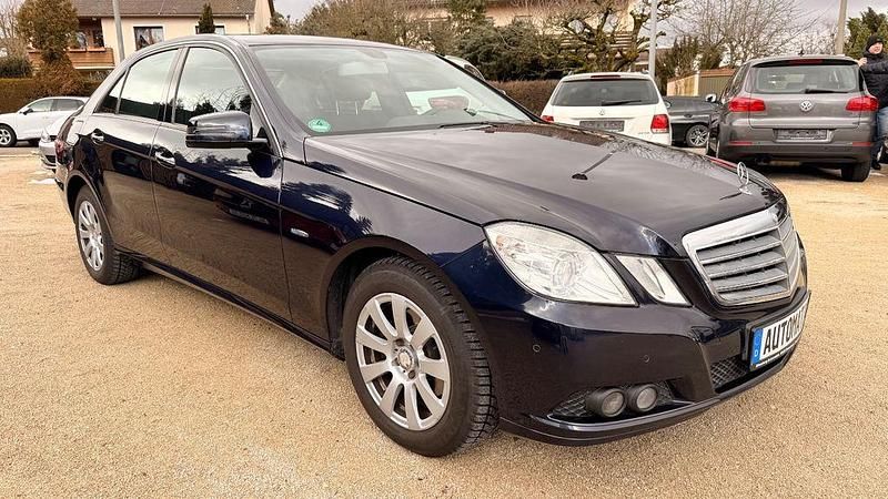 Gebraucht Mercedes E220 170 PS (125 kW) 2010 Blau Limousine