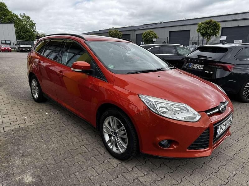 Gebraucht Ford Focus Trend 105 PS (77 kW) 2011 Orange Kombi