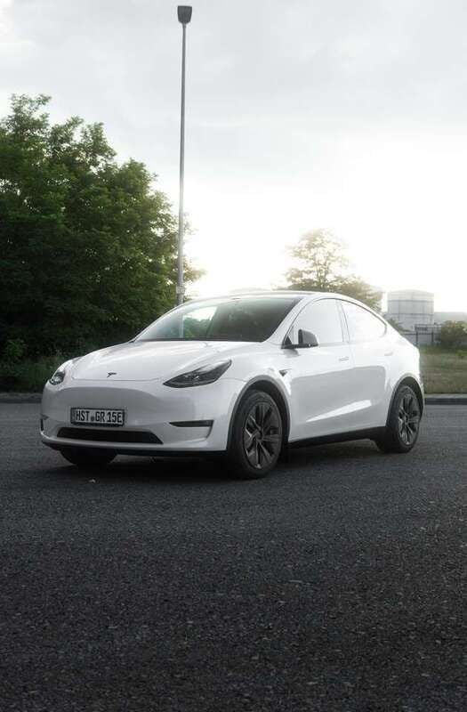 Weiß Gebraucht 2024 Tesla Model Y Long Range SUV | 41.500 € (Guter Preis) - Bild 1/4