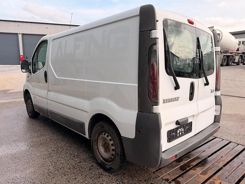 Gebraucht Renault Traffic 100 PS (73 kW) 2006 Weiß Limousine