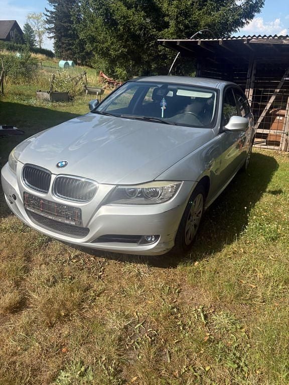 Silber Gebraucht 2010 BMW 318 Limousine | 4.300 € (Superpreis) - Bild 1/4