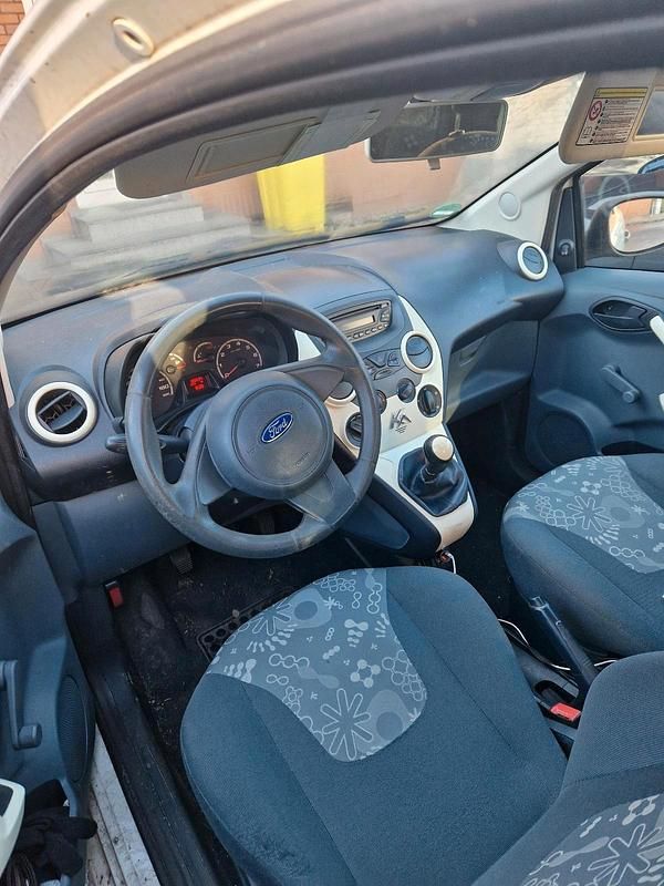 Gebraucht Ford Ka 69 PS (50 kW) 2012 Weiß Kleinwagen