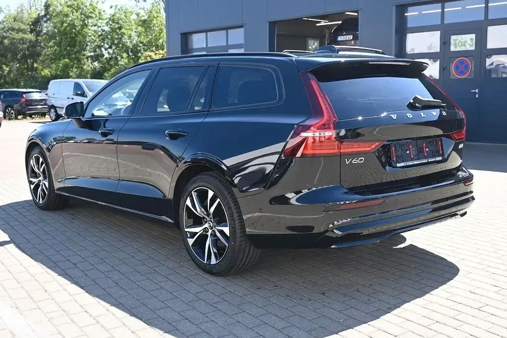 Gebraucht Volvo V60 Plus 197 PS (144 kW) 2025 Schwarz Kombi