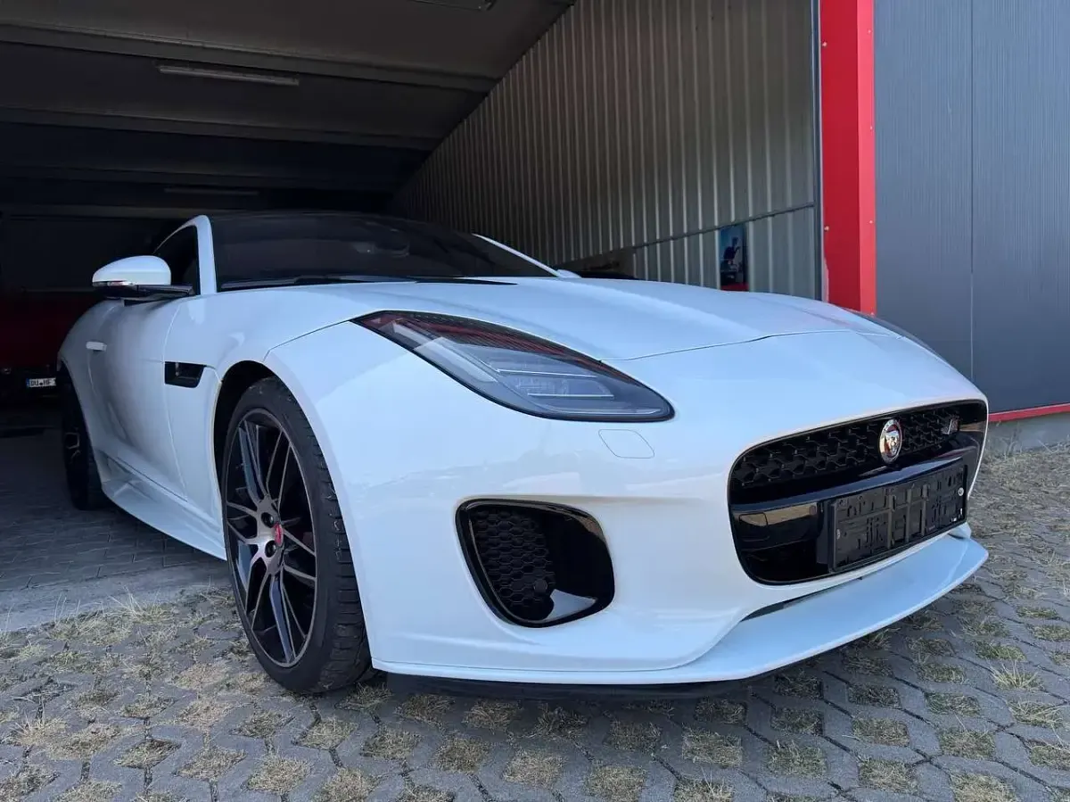 Gebraucht Jaguar F-Type Chequered Flag 300 PS (220 kW) 2019 Fuji white Coupé