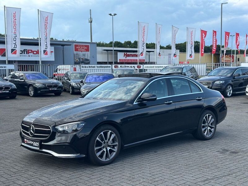 Schwarz Gebraucht 2021 Mercedes E300 Avantgarde Limousine | 28.950 € - Bild 1/4