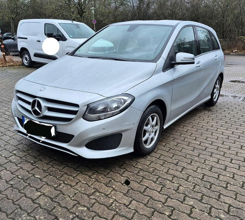 Gebraucht Mercedes B180 109 PS (80 kW) 2015 Silber Van / Kleinbus
