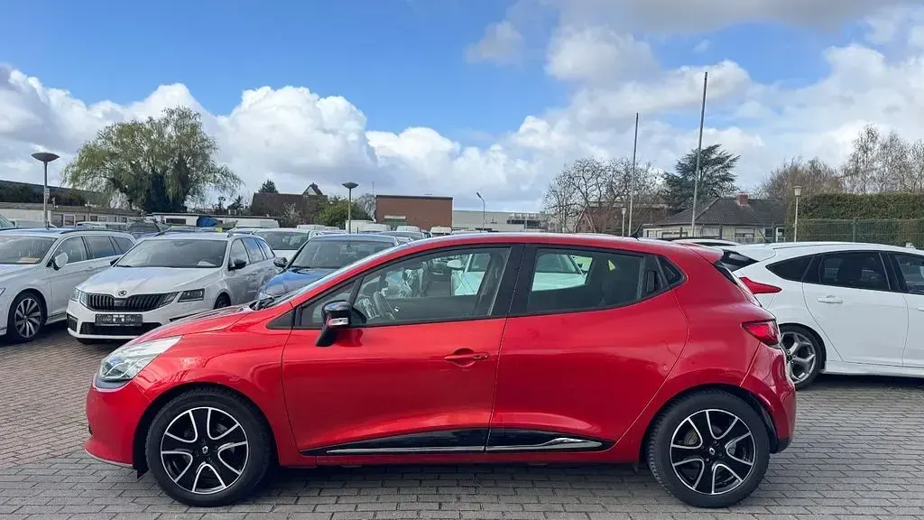 Używany Renault Clio IV Initiale Paris 90 KM (66 kW) 2014 Pomarańczowy Sedan/Limuzyna