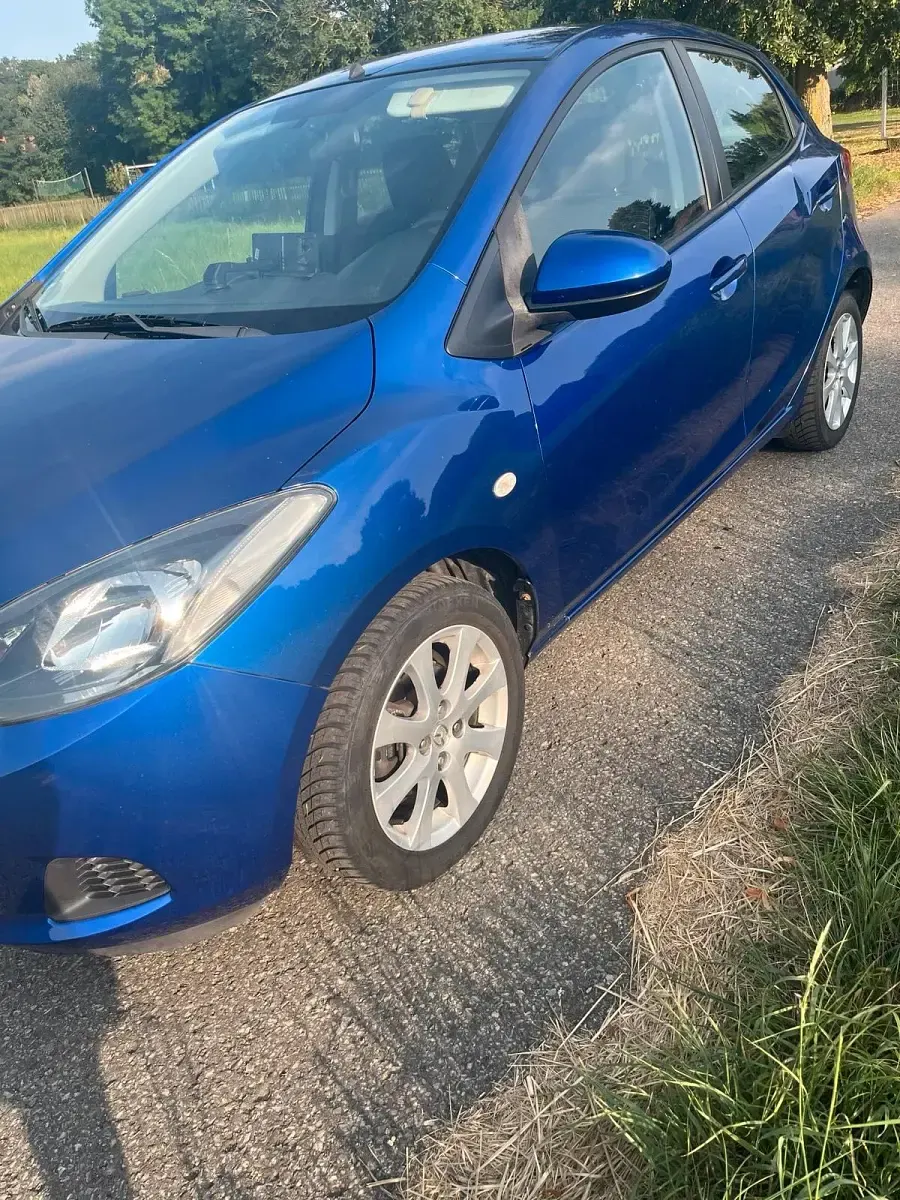 Gebraucht Mazda 2 75 PS (55 kW) 2009 Blau Kleinwagen
