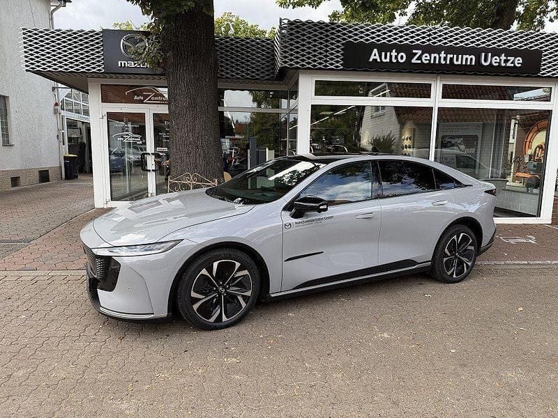 Grau Gebraucht 2025 Mazda 6e Takumi-Line Limousine | 41.990 € (Guter Preis) - Bild 1/4