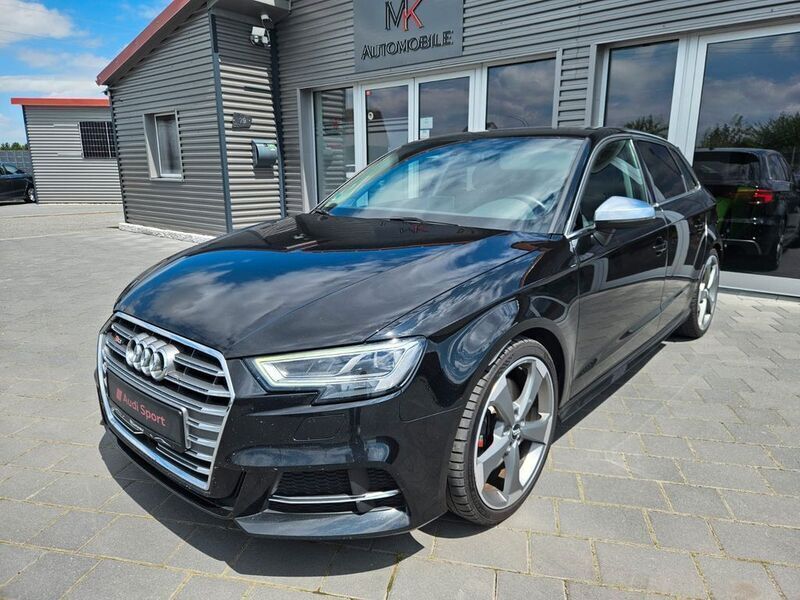 Schwarz Gebraucht 2018 Audi S3 Comfort Limousine | 20.490 € - Bild 1/4