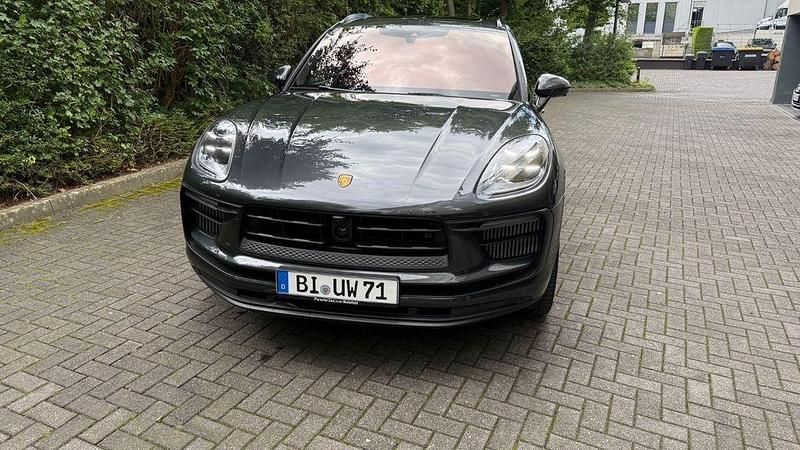 Grau Gebraucht 2023 Porsche Macan S SUV | 77.911 € (Fairer Preis) - Bild 1/4