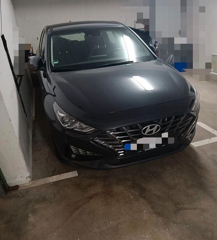 Grau Gebraucht 2022 Hyundai i30 Edition 30 Limousine | 13.444 € (Fairer Preis) - Bild 1/4