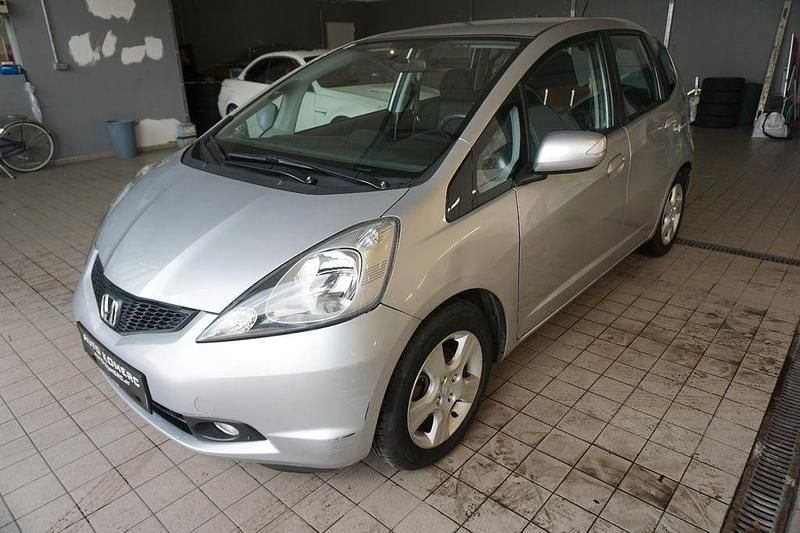 Grau Gebraucht 2010 Honda Jazz S Kleinwagen | 2.950 € (Superpreis) - Bild 1/4