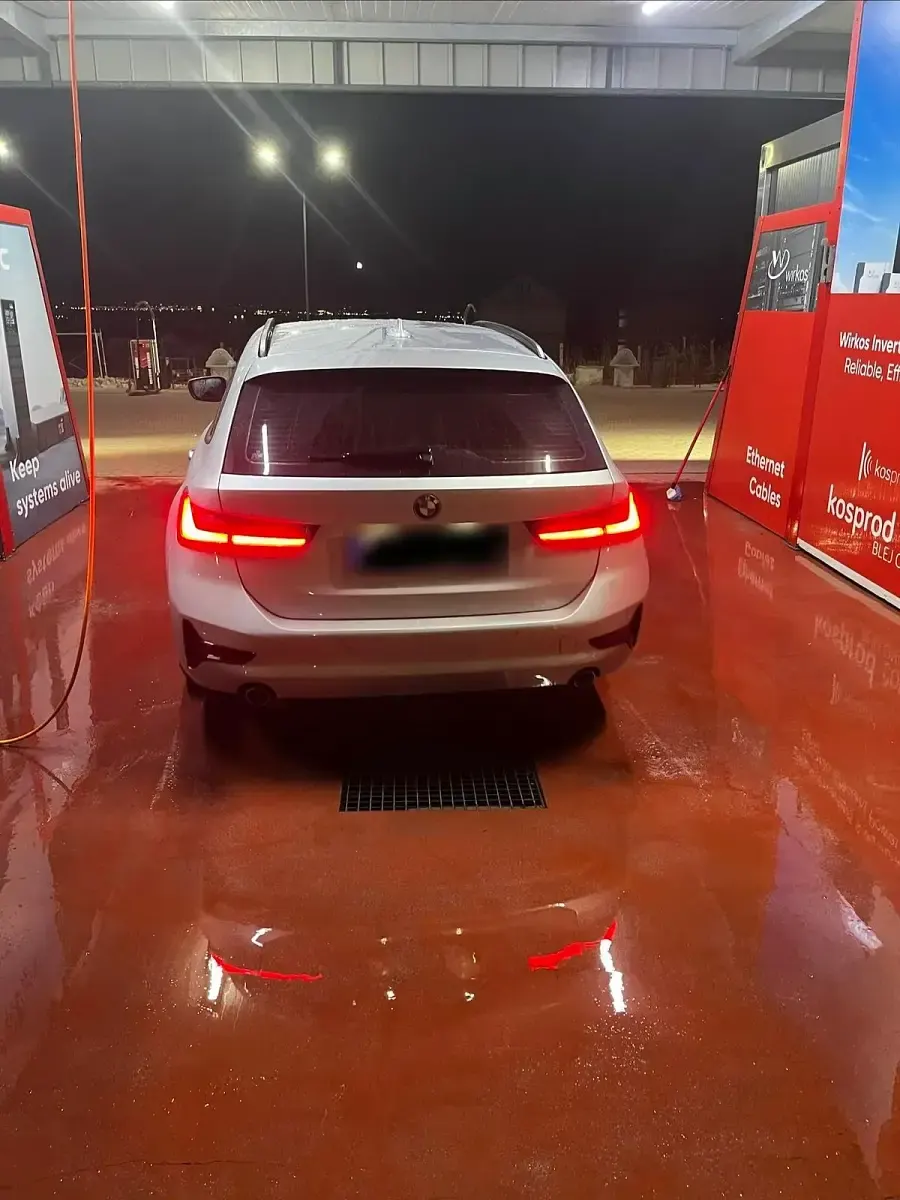 Gebraucht BMW 318 150 PS (110 kW) 2019 Silber Kombi